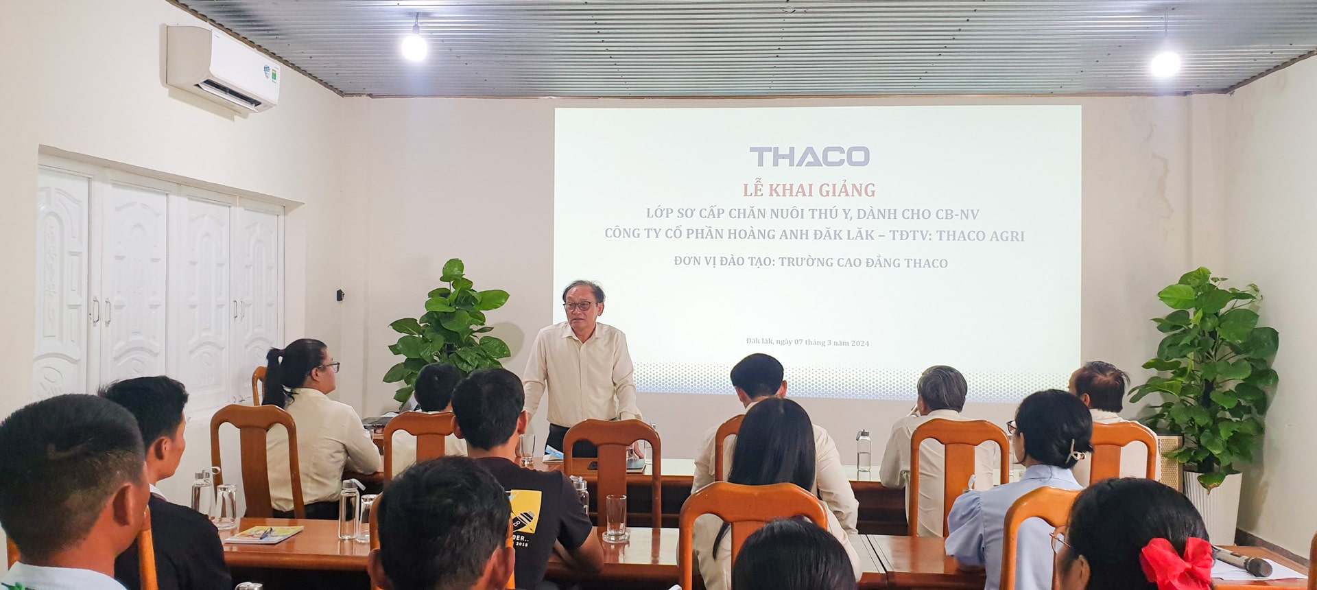 Khai giảng lớp Sơ cấp Chăn nuôi -thú y tại Công ty CP Hoàng Anh Đắk Lắk Khai giảng lớp Sơ cấp Chăn nuôi -thú y tại Công ty CP Hoàng Anh Đắk Lắk