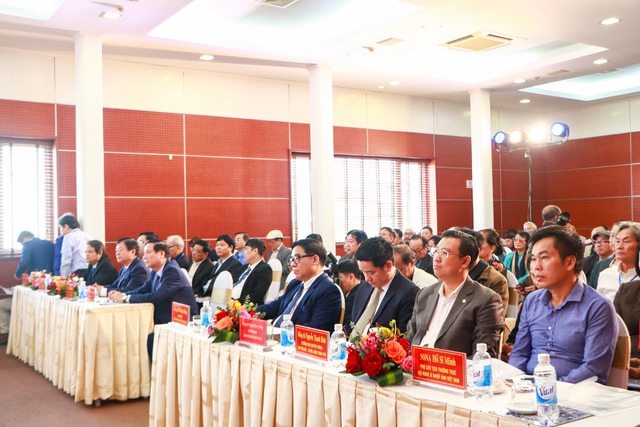 Hà Nội, Huế và TP Hồ Chí Minh chung tay sáng tạo phát triển văn học nghệ thuật nước nhà - Ảnh 3. Hà Nội, Huế và TP Hồ Chí Minh chung tay sáng tạo phát triển văn học nghệ thuật nước nhà - Ảnh 3.