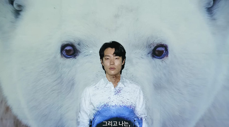 Ryu Jun Yeol trong chiến dịch Ryu Jun Yeol trong chiến dịch ứng phó với biến đổi khí hậu của Greenpeace - Ảnh: Greenpeace