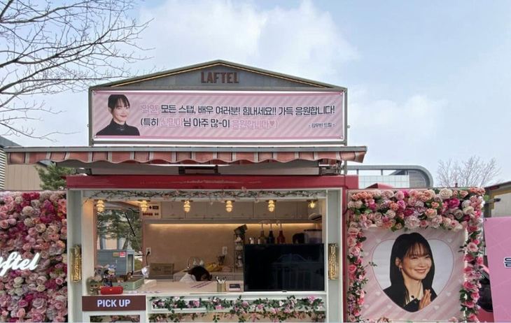 Xe đồ ăn Kim Woo Bin gửi tặng bạn gái trong dự án mới - Ảnh: NVCC Xe đồ ăn Kim Woo Bin gửi tặng bạn gái trong dự án mới - Ảnh: NVCC