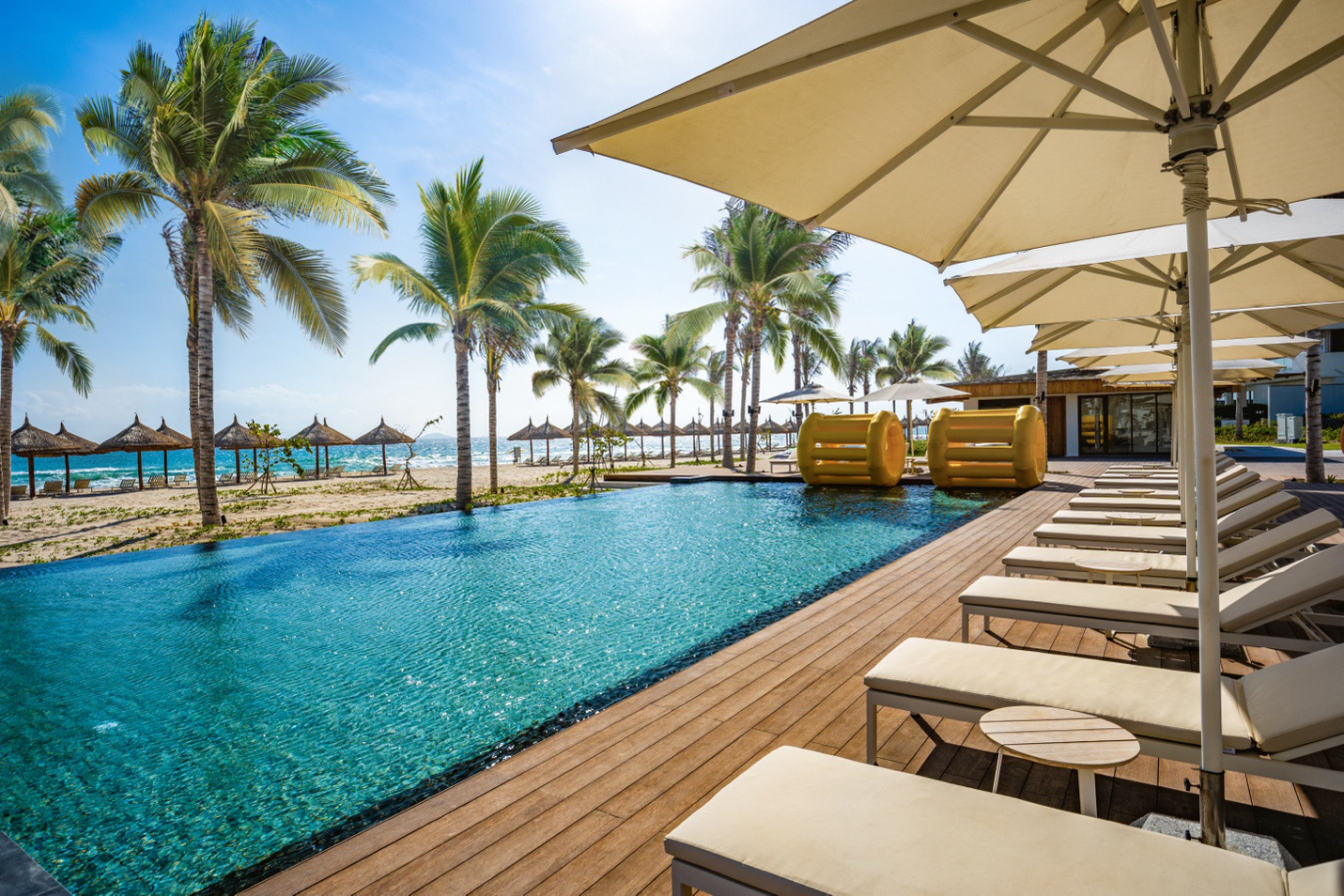 ALMA được vinh danh Top 10 khu nghỉ dưỡng xuất sắc 2023- Ảnh 3. Một trong số 12 bể bơi tại Khu nghỉ dưỡng ALMA
