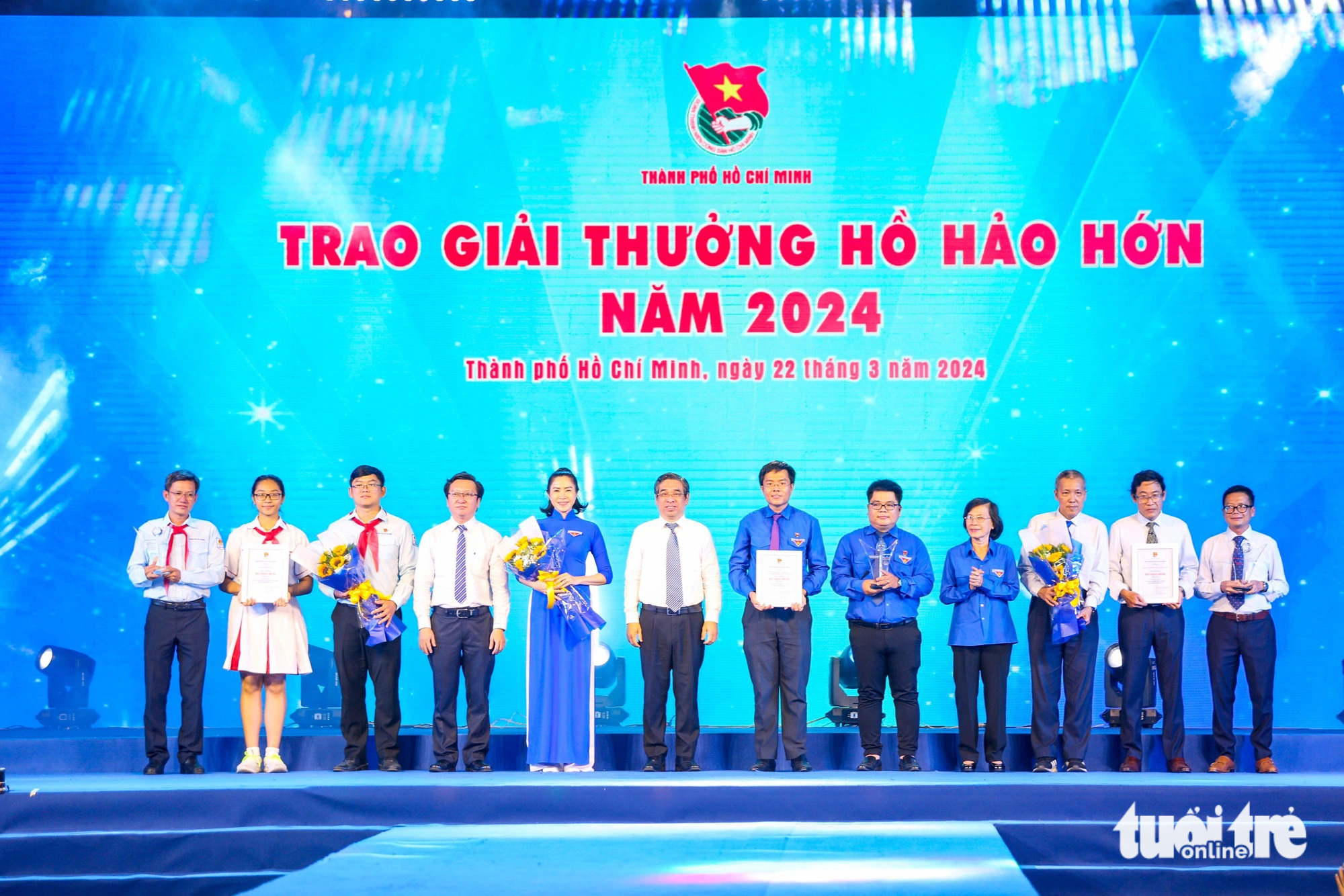 'Ngày không tiền mặt' nhận giải thưởng Hồ Hảo Hớn 2024- Ảnh 6. Các tập thể nhận giải thưởng Hồ Hảo Hớn năm 2024 - Ảnh: PHƯƠNG QUYÊN