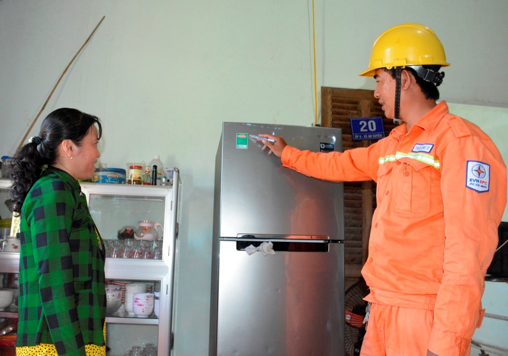 Mùa khô nắng nóng kéo dài, tiền điện tăng cao- Ảnh 2. Mùa khô nắng nóng kéo dài, tiền điện tăng cao- Ảnh 2.