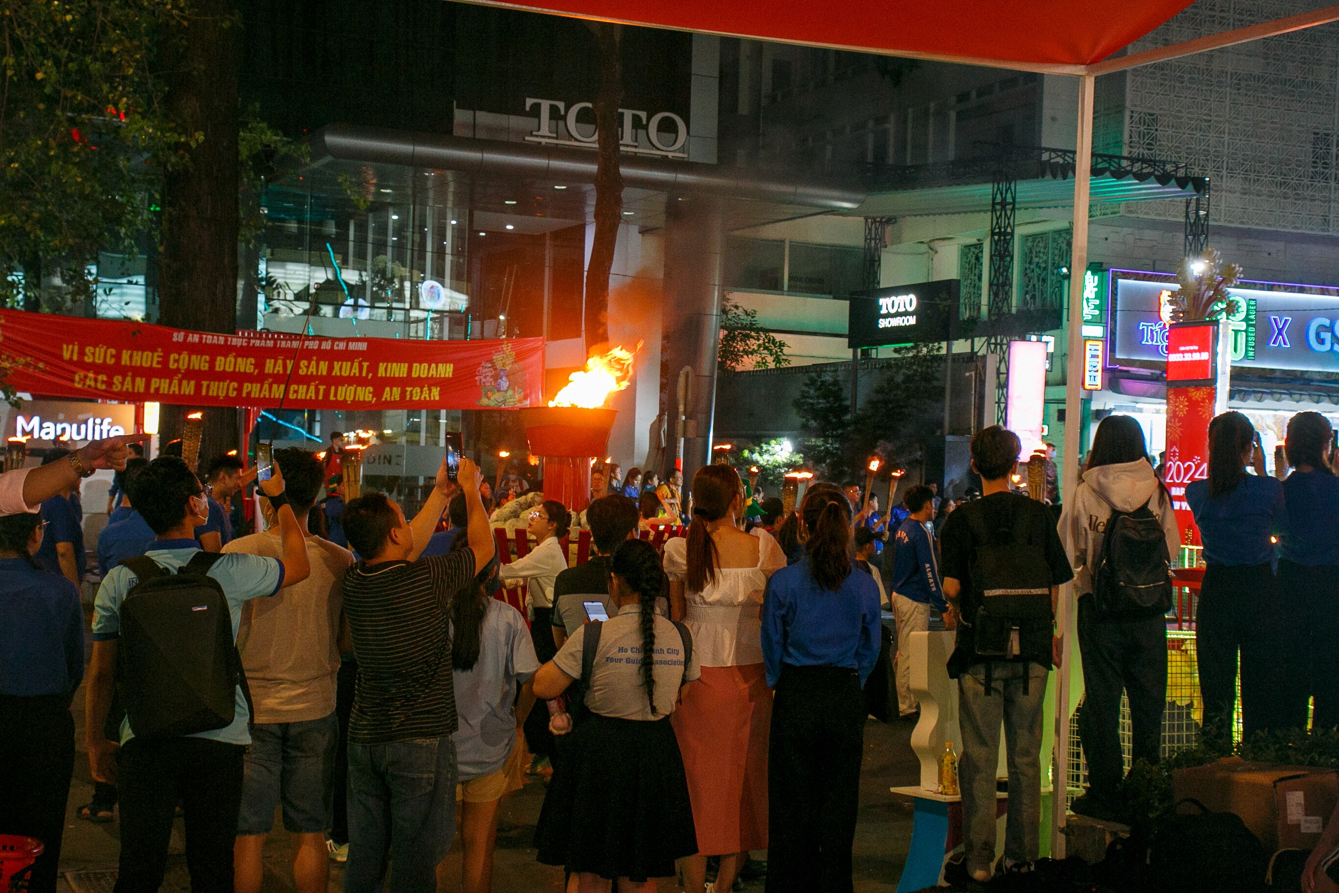 Giải trí - Youth Fest 2024: Nhiều du khách thích thú xem biểu diễn đường phố (Hình 7).