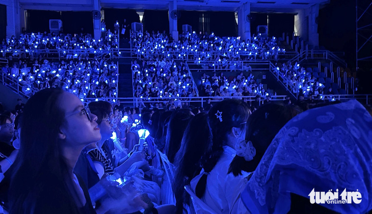Super Junior L.S.S chạm tay fan Việt, mồ hôi đã đổ ra như tắm mà không muốn về- Ảnh 3. Super Junior L.S.S chạm tay fan Việt, mồ hôi đã đổ ra như tắm mà không muốn về- Ảnh 3.