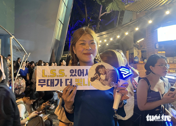 Chị Trang đã là fan của Super Junior được 15 năm - Ảnh: HOÀNG TRANG Chị Trang đã là fan của Super Junior được 15 năm - Ảnh: HOÀNG TRANG