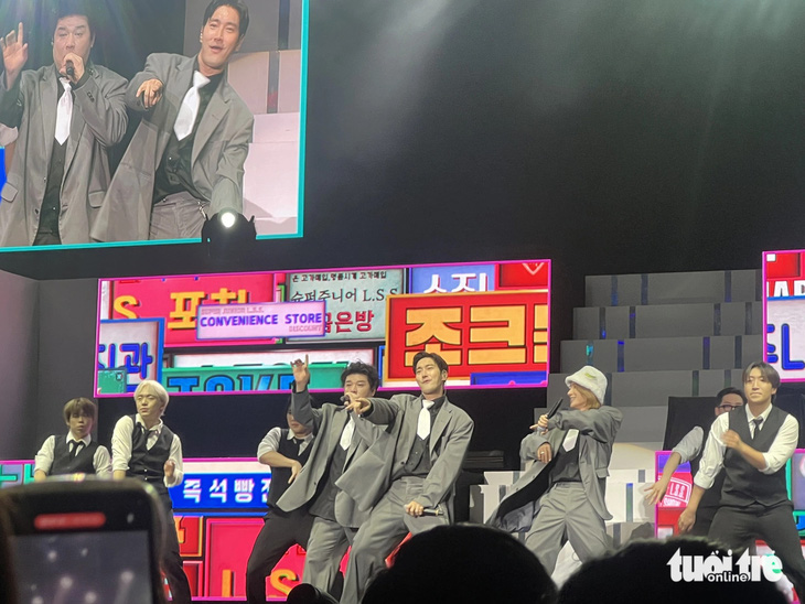 Super Junior L.S.S biểu diễn loạt ca khúc mới của nhóm - Ảnh: HOÀNG TRANG Super Junior L.S.S biểu diễn loạt ca khúc mới của nhóm - Ảnh: HOÀNG TRANG