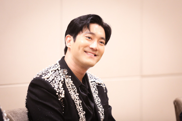Siwon chia sẻ rằng nhóm luôn ưu tiên sức khỏe của người hâm mộ - Ảnh: PHƯƠNG QUYÊN Siwon chia sẻ rằng nhóm luôn ưu tiên sức khỏe của người hâm mộ - Ảnh: PHƯƠNG QUYÊN