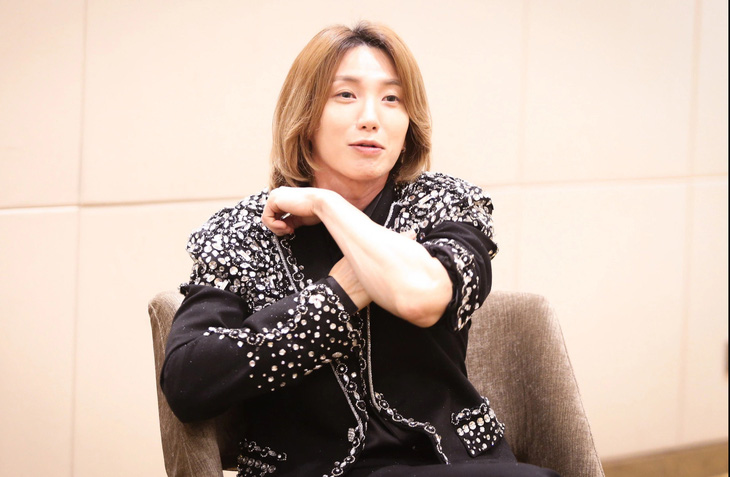 Thành viên Leeteuk Trưởng nhóm Leeteuk khoe