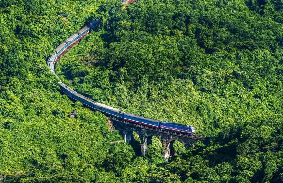 Chỉ với một vài bức ảnh, giới trẻ rủ nhau "xách balo" chiêm ngưỡng cung đường được mệnh danh “thiên hạ đệ nhất hùng quan” - Ảnh 2. Chỉ với một vài bức ảnh, giới trẻ rủ nhau "xách balo" chiêm ngưỡng cung đường được mệnh danh “thiên hạ đệ nhất hùng quan” - Ảnh 2.