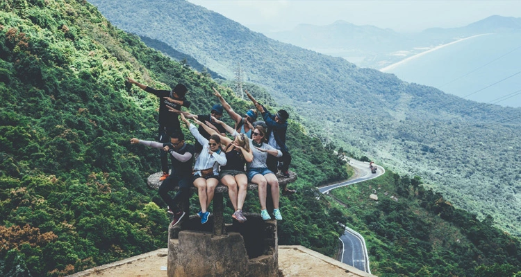 Chỉ với một vài bức ảnh, giới trẻ rủ nhau "xách balo" chiêm ngưỡng cung đường được mệnh danh “thiên hạ đệ nhất hùng quan” - Ảnh 7. Chỉ với một vài bức ảnh, giới trẻ rủ nhau "xách balo" chiêm ngưỡng cung đường được mệnh danh “thiên hạ đệ nhất hùng quan” - Ảnh 7.