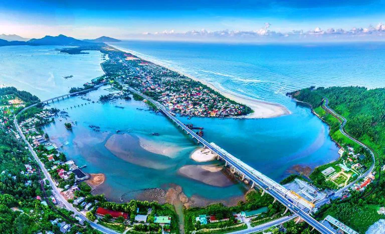 Chỉ với một vài bức ảnh, giới trẻ rủ nhau "xách balo" chiêm ngưỡng cung đường được mệnh danh “thiên hạ đệ nhất hùng quan” - Ảnh 9. Chỉ với một vài bức ảnh, giới trẻ rủ nhau "xách balo" chiêm ngưỡng cung đường được mệnh danh “thiên hạ đệ nhất hùng quan” - Ảnh 9.