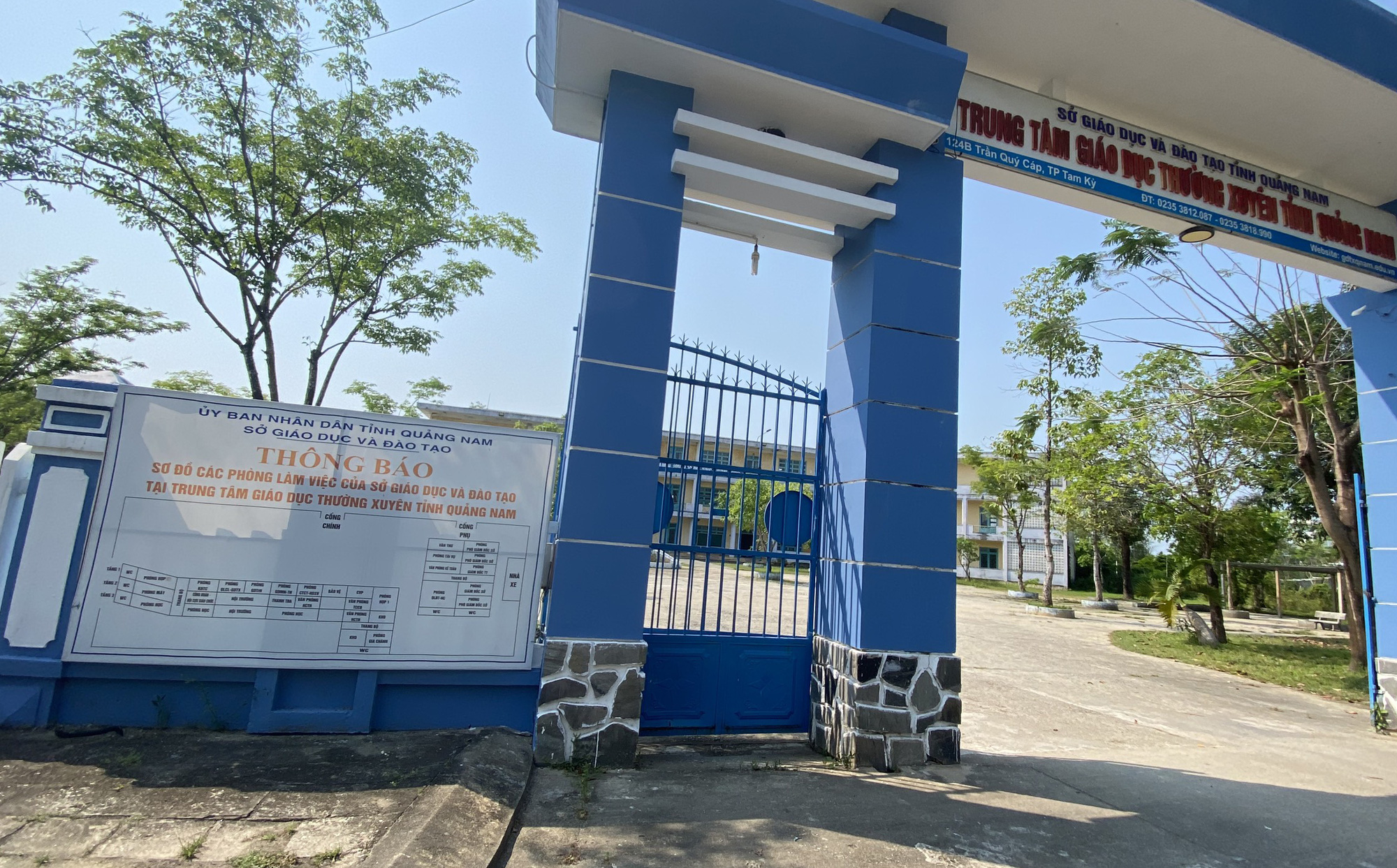 Đề thi văn học sinh giỏi ở Quảng Nam bị cộng đồng mạng chê 'rối rắm', Sở Giáo dục nói gì?- Ảnh 2. Trụ sở làm việc tạm thời của Sở Giáo dục và Đào tạo Quảng Nam - Ảnh: LÊ TRUNG