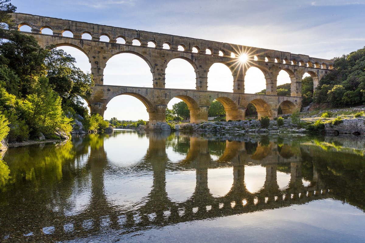 Pont du Gard không chỉ nổi tiếng với vẻ đẹp hoành tráng, mà còn là kiệt tác đáng kinh ngạc về sự tỉ mỉ và kỹ thuật xây dựng đỉnh cao của người La Mã cổ đại - Ảnh: GARD TOURISME