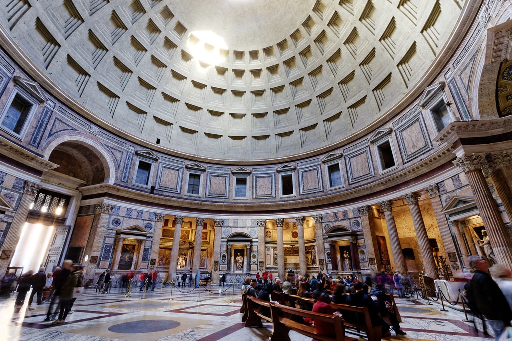Đền Pantheon nổi tiếng với kiến trúc mái vòm hình tròn tuyệt đẹp - Ảnh: FLICKR
