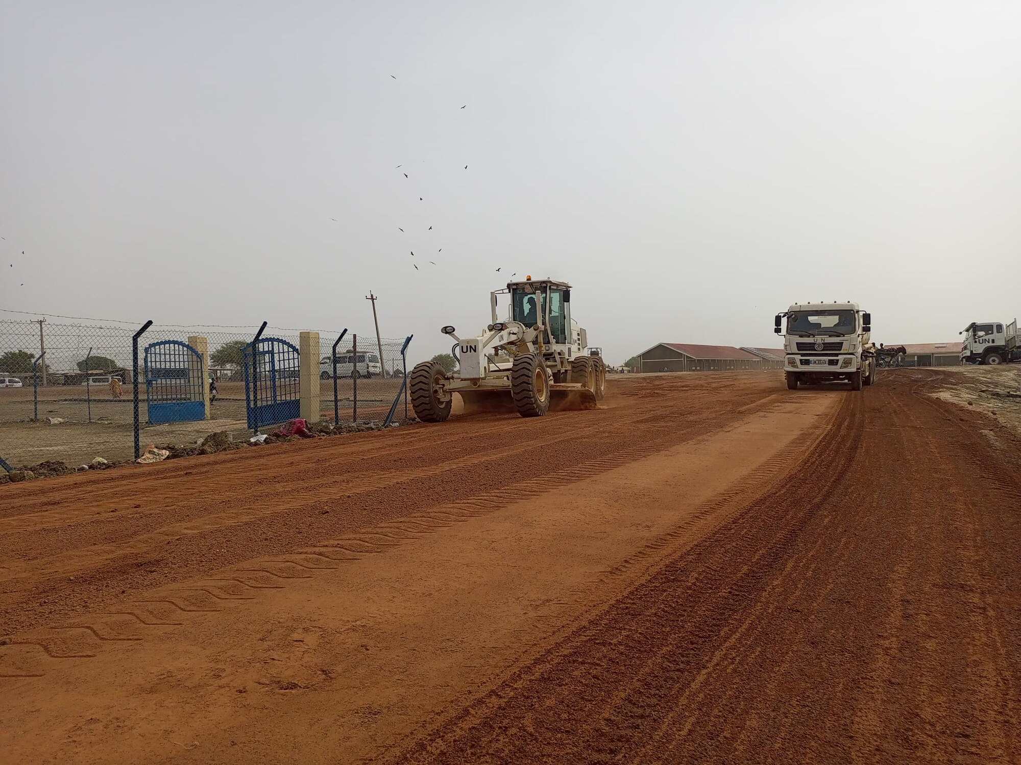Sửa chữa tuyến đường trung tâm khu vực Abyei đảm bảo cho hoạt động đi lại của người dân - Ảnh: Đội Công binh Việt Nam