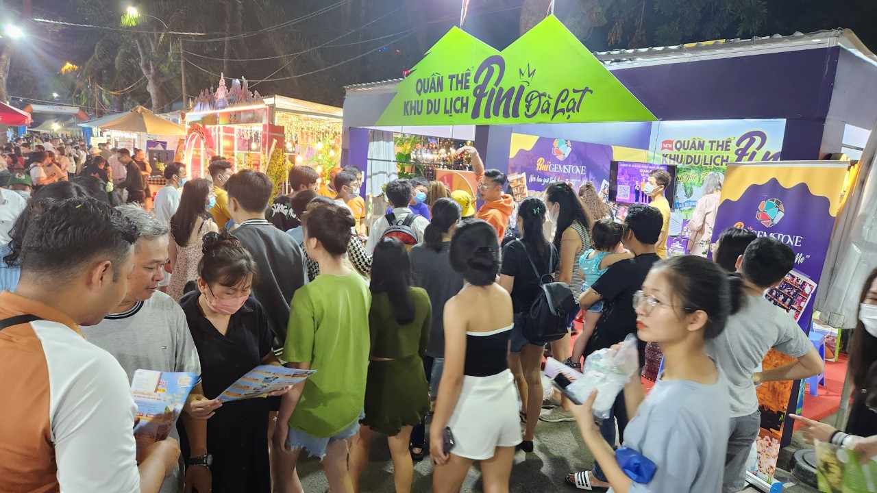Hàng trăm sản phẩm hấp dẫn tại Ngày hội Du lịch TP.HCM lần thứ 20- Ảnh 2. Hàng trăm sản phẩm hấp dẫn tại Ngày hội Du lịch TP.HCM lần thứ 20- Ảnh 2.