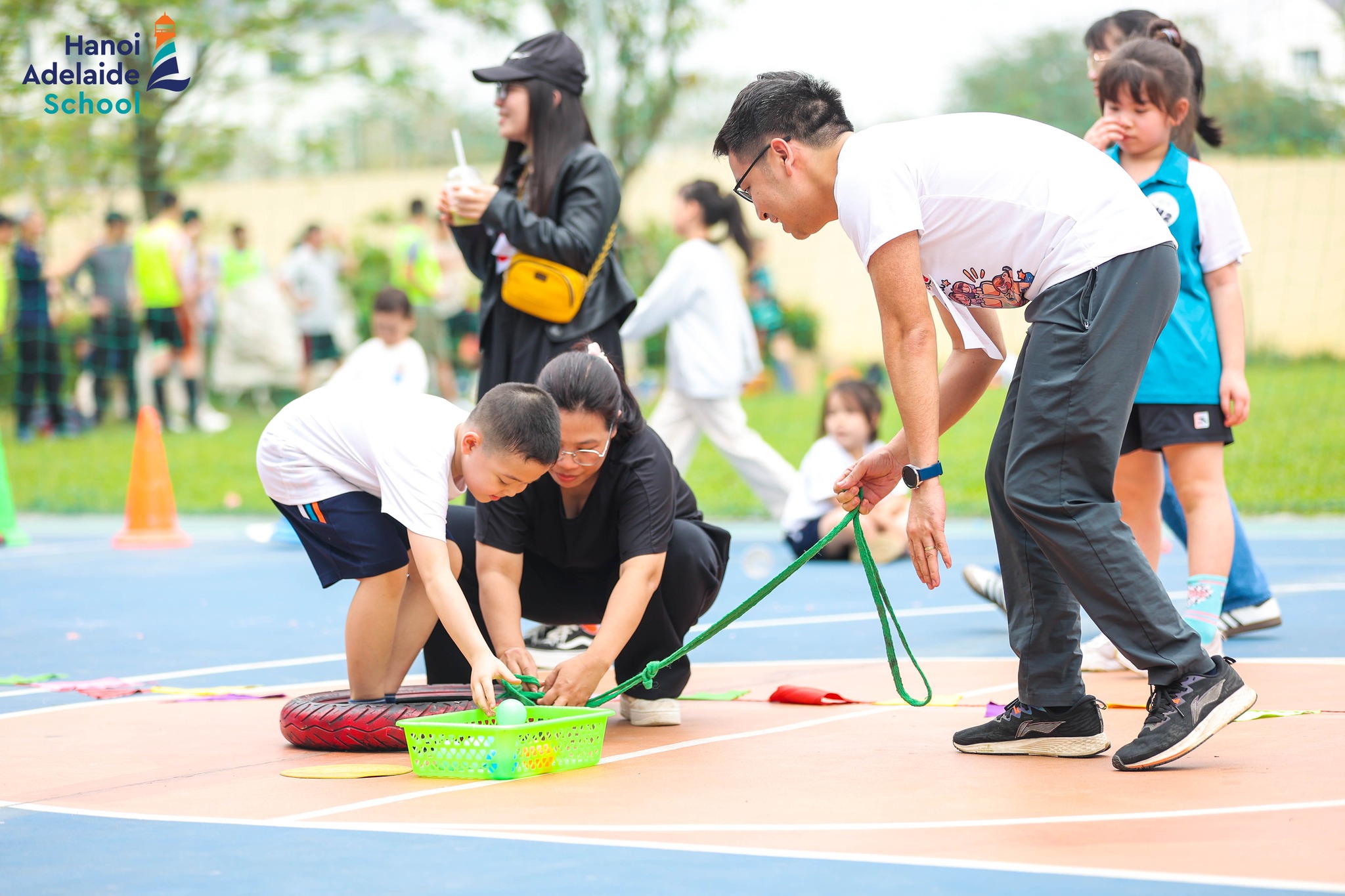 "Vun trồng hạnh phúc" khi thời khắc gắn kết gia đình trở nên thật ý nghĩa- Ảnh 3. "Vun trồng hạnh phúc" khi thời khắc gắn kết gia đình trở nên thật ý nghĩa- Ảnh 3.