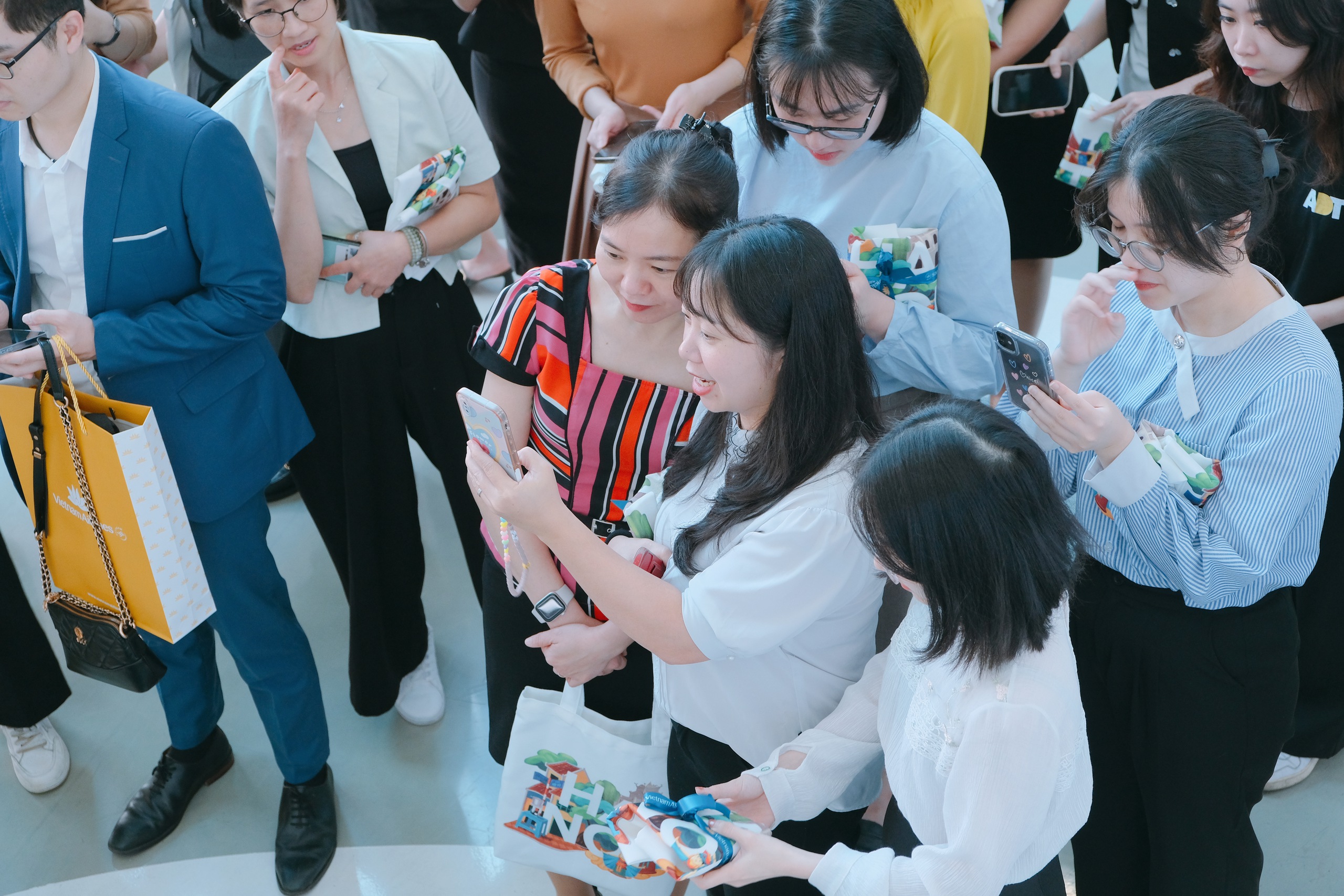 Vietnam Airlines bắt tay cùng TV360, VTVCab và Momo phát triển game tương tác One S- Ảnh 4. Vietnam Airlines bắt tay cùng TV360, VTVCab và Momo phát triển game tương tác One S- Ảnh 4.