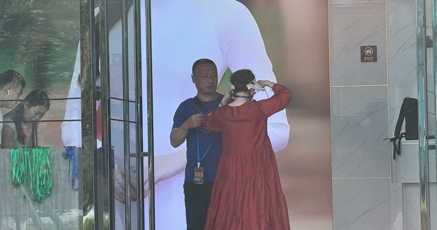 Cửa hàng 'lạ' chuyên đón khách cao tuổi Trung Quốc, nguy cơ tái diễn tour 0 đồng- Ảnh 4. Cửa hàng 'lạ' chuyên đón khách cao tuổi Trung Quốc, nguy cơ tái diễn tour 0 đồng- Ảnh 4.