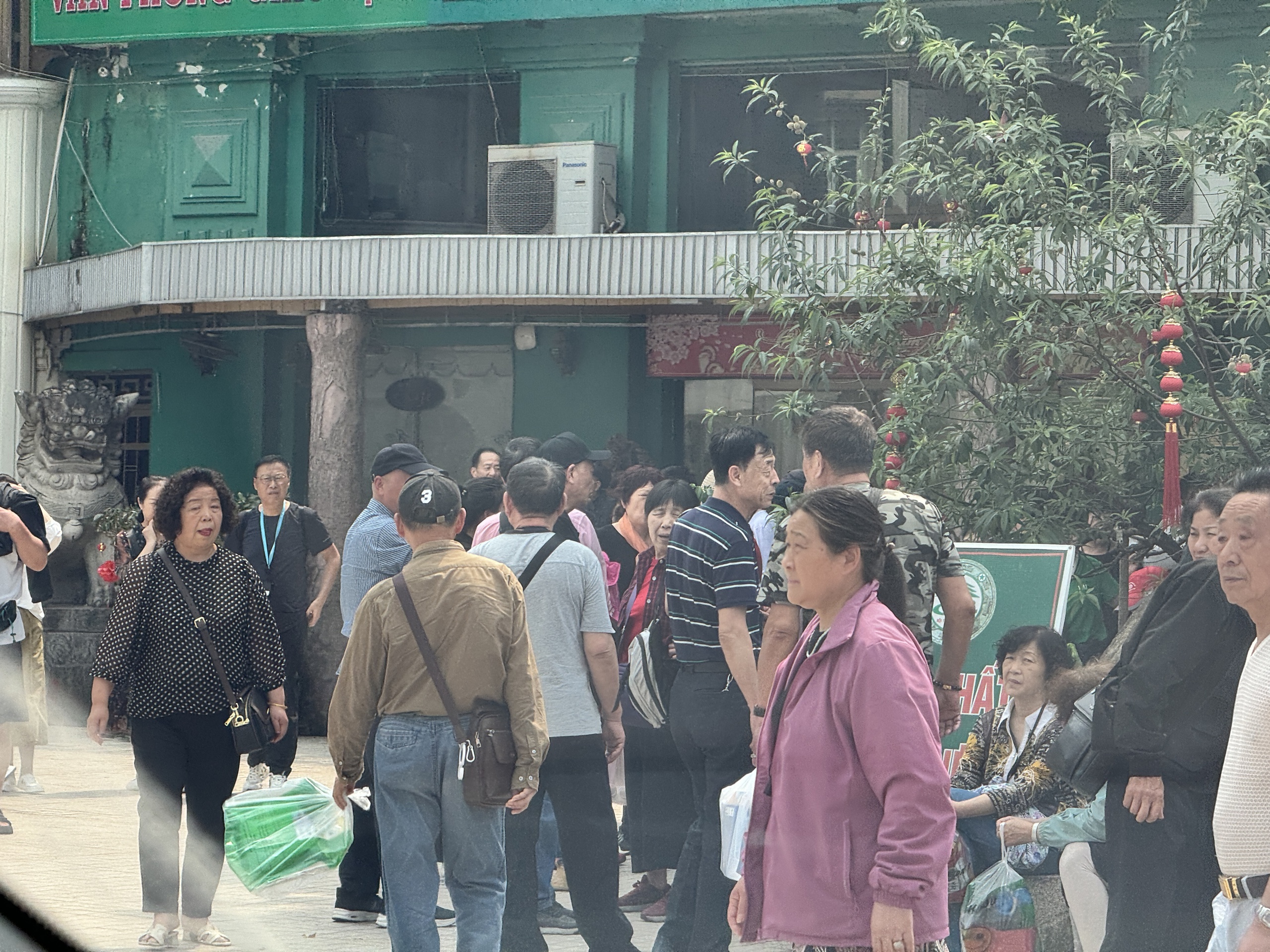 Cửa hàng 'lạ' chuyên đón khách cao tuổi Trung Quốc, nguy cơ tái diễn tour 0 đồng- Ảnh 7. Cửa hàng 'lạ' chuyên đón khách cao tuổi Trung Quốc, nguy cơ tái diễn tour 0 đồng- Ảnh 7.