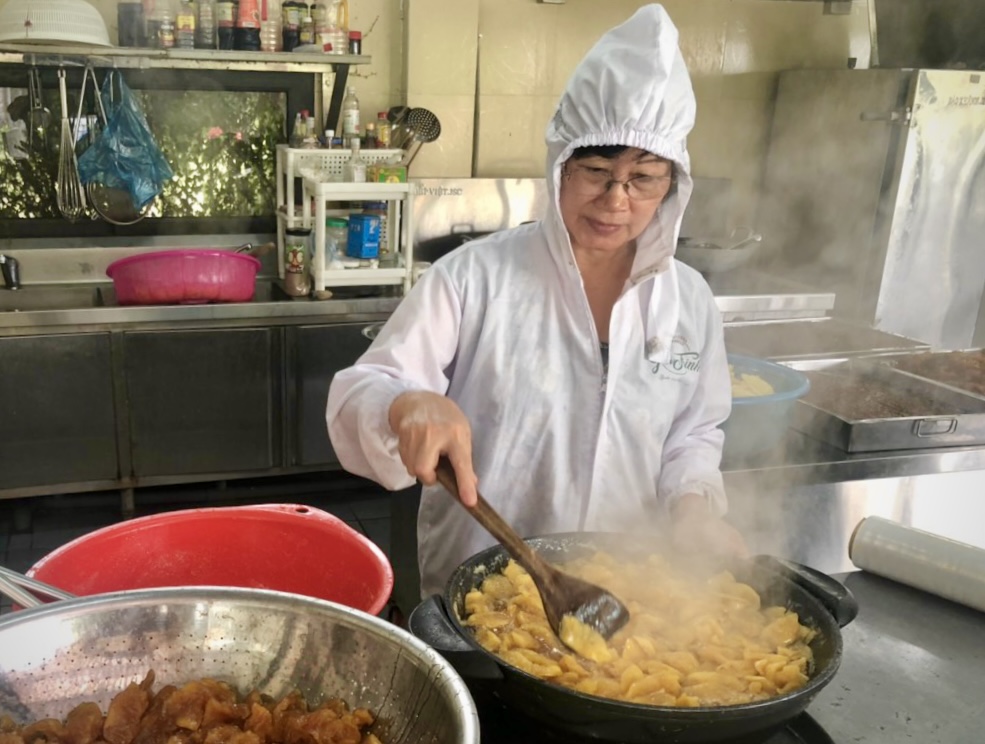 Nữ doanh nhân đưa sắc tím hoa ban vào các món bánh dân tộc, kỷ niệm chiến thắng Điện Biên Phủ- Ảnh 6. Nữ doanh nhân đưa sắc tím hoa ban vào các món bánh dân tộc, kỷ niệm chiến thắng Điện Biên Phủ- Ảnh 6.