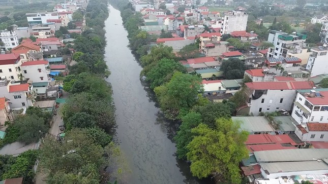 Cận cảnh sông Nhuệ ô nhiễm vừa được Bộ Nông nghiệp nêu giải pháp hồi sinh ảnh 4