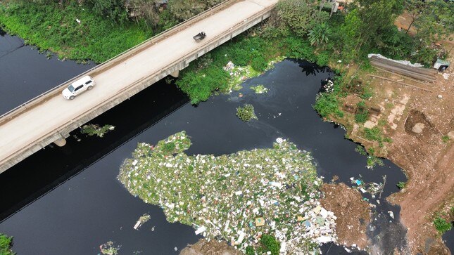 Cận cảnh sông Nhuệ ô nhiễm vừa được Bộ Nông nghiệp nêu giải pháp hồi sinh ảnh 5