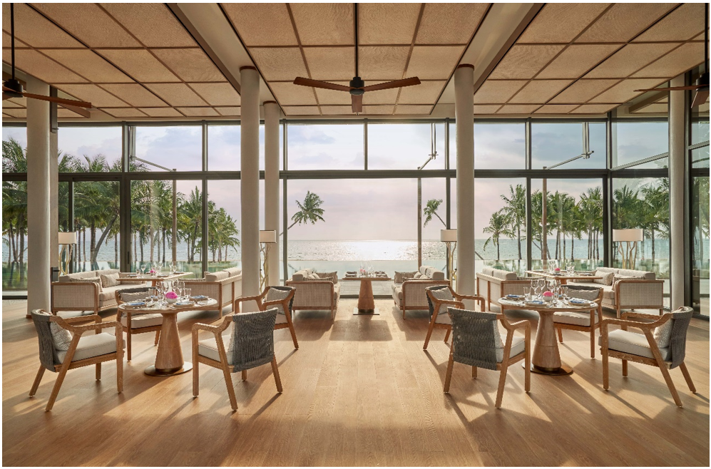 Michelin Guide giới thiệu khu nghỉ dưỡng Regent Phu Quoc- Ảnh 3. Nhà hàng Ocean Club với tầm nhìn về phía bờ biển, nơi du khách tận hưởng ẩm thực tinh tế và vẻ đẹp động lòng người của đảo ngọc.