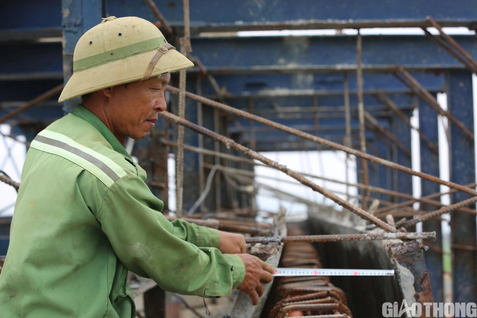 Nút giao thứ 7 trên cao tốc Mai Sơn - QL45 đoạn qua Thanh Hóa sẽ hoàn thành vào dịp 30/4- Ảnh 2. Nút giao thứ 7 trên cao tốc Mai Sơn - QL45 đoạn qua Thanh Hóa sẽ hoàn thành vào dịp 30/4- Ảnh 2.
