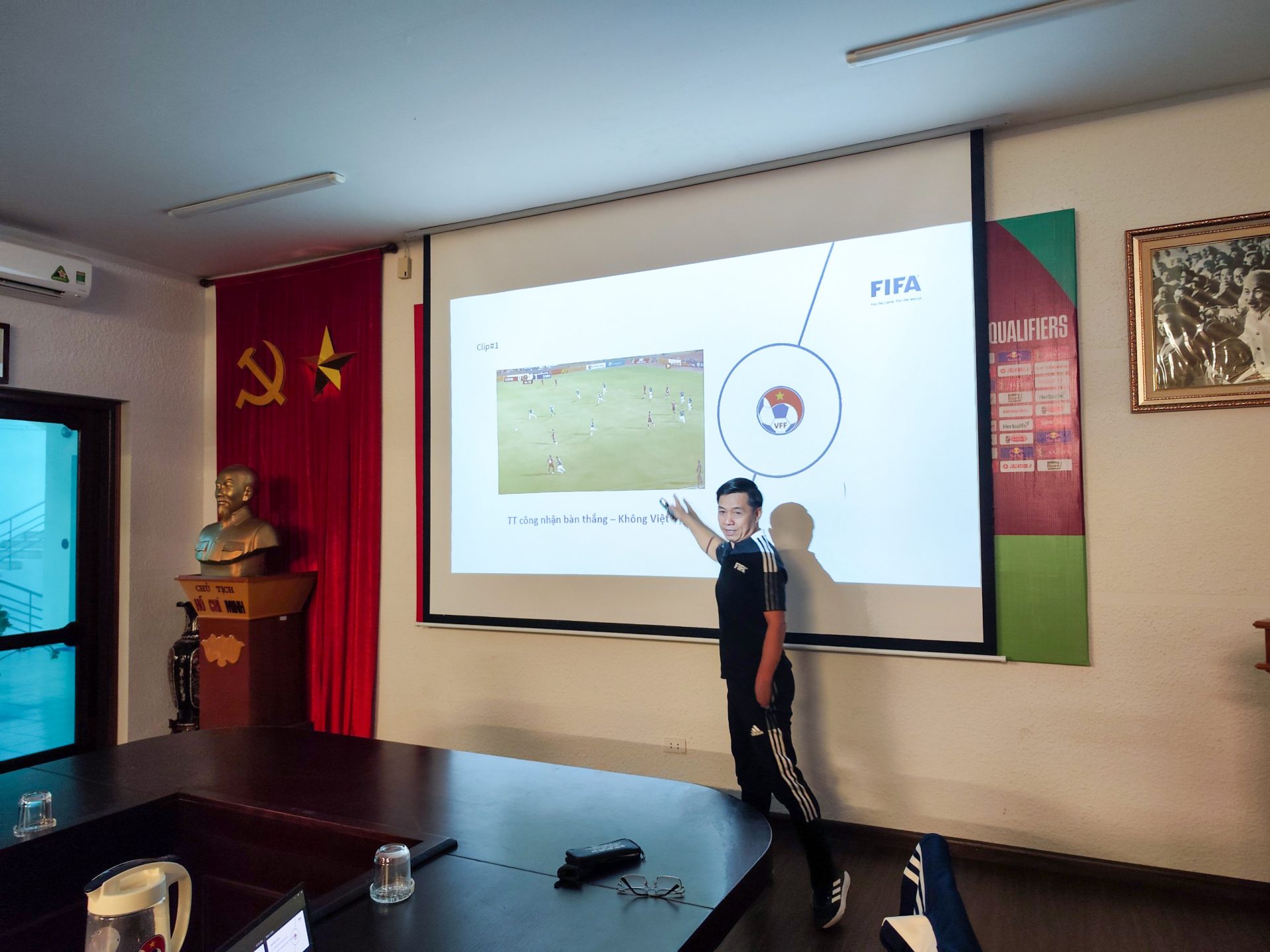 V-League trở lại hứa hẹn ‘nóng bỏng tay’, đừng để VAR tạo sóng tranh cãi- Ảnh 3. V-League trở lại hứa hẹn ‘nóng bỏng tay’, đừng để VAR tạo sóng tranh cãi- Ảnh 3.
