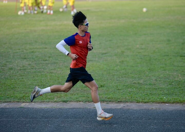VĐV Nguyễn Trung Cường (Hà Tĩnh) là một trong những ứng viên vô địch ở cự ly 21km.