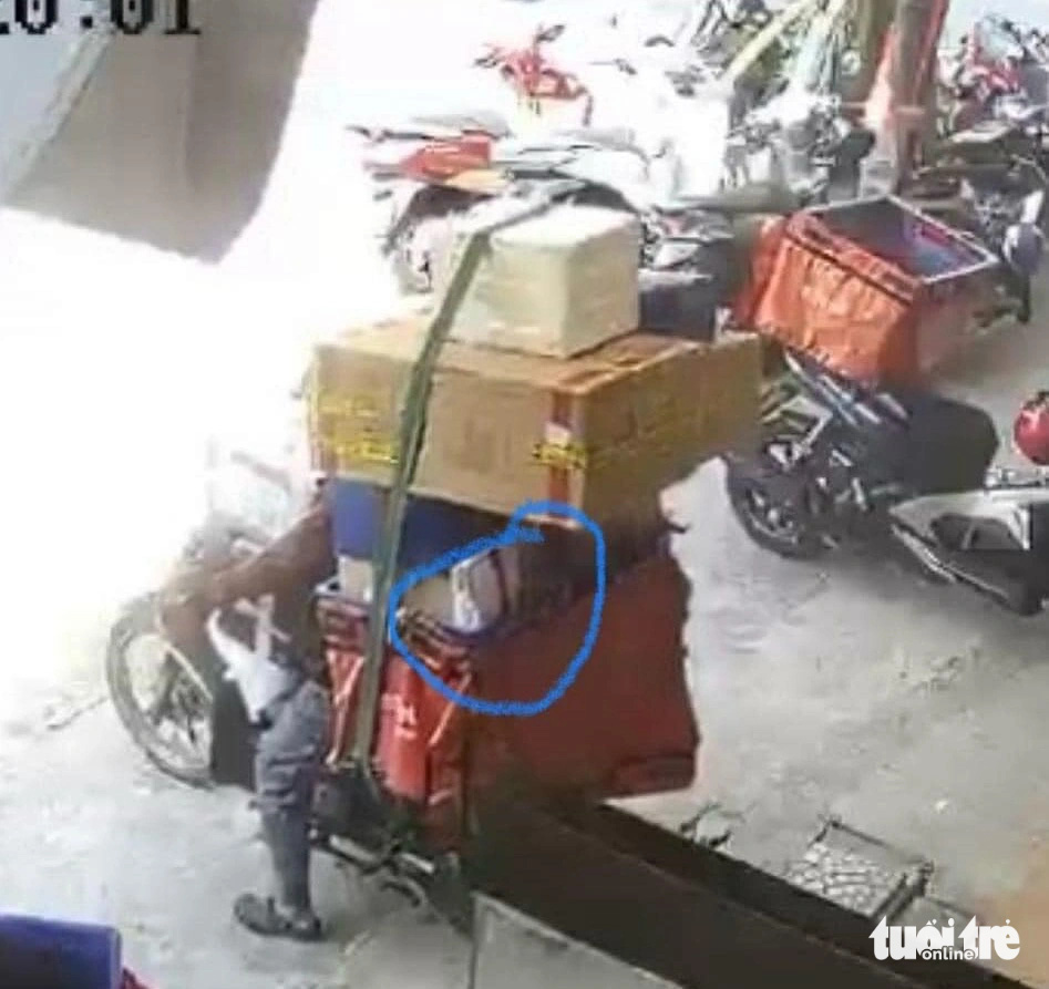 Người Đà Nẵng hợp sức tìm 30 cuốn hộ chiếu trong đêm: Sức mạnh từ lòng tốt- Ảnh 3. Người dân dọc cung đường bưu tá đi qua đã hỗ trợ trích xuất camera tìm kiếm 30 cuốn hộ chiếu - Ảnh: FB