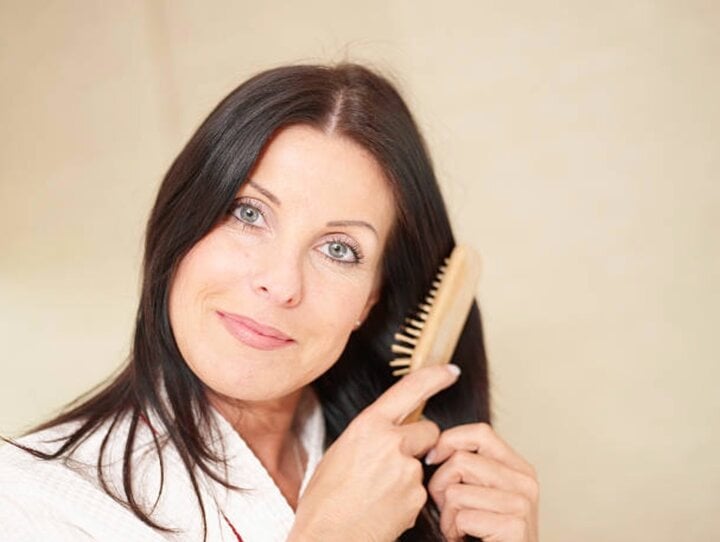 Chải tóc hàng ngày sẽ điều chỉnh quá trình lưu thông máu.