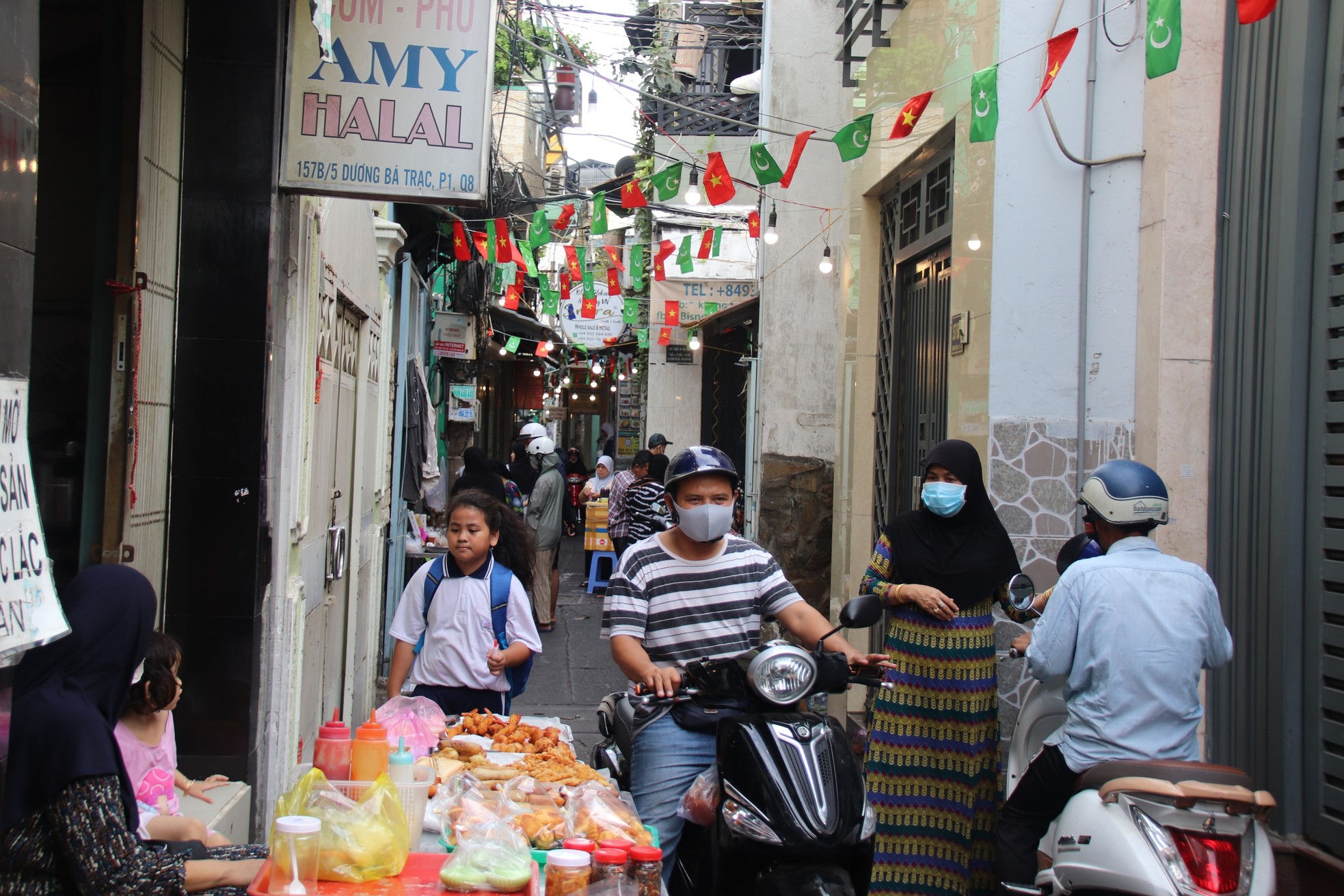 Khám phá khu chợ hoạt động vào lễ Ramadan của người đạo Hồi giữa lòng TPHCM ảnh 3