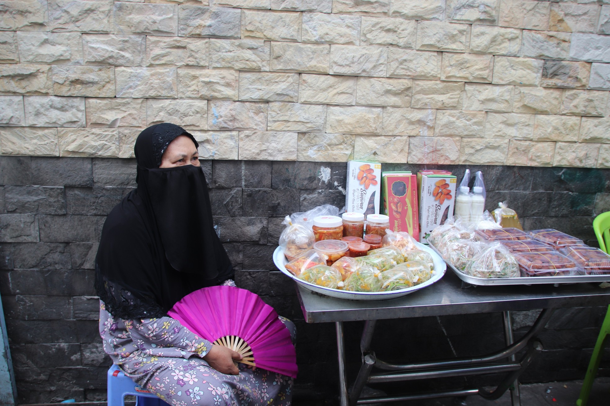 Khám phá khu chợ hoạt động vào lễ Ramadan của người đạo Hồi giữa lòng TPHCM ảnh 4