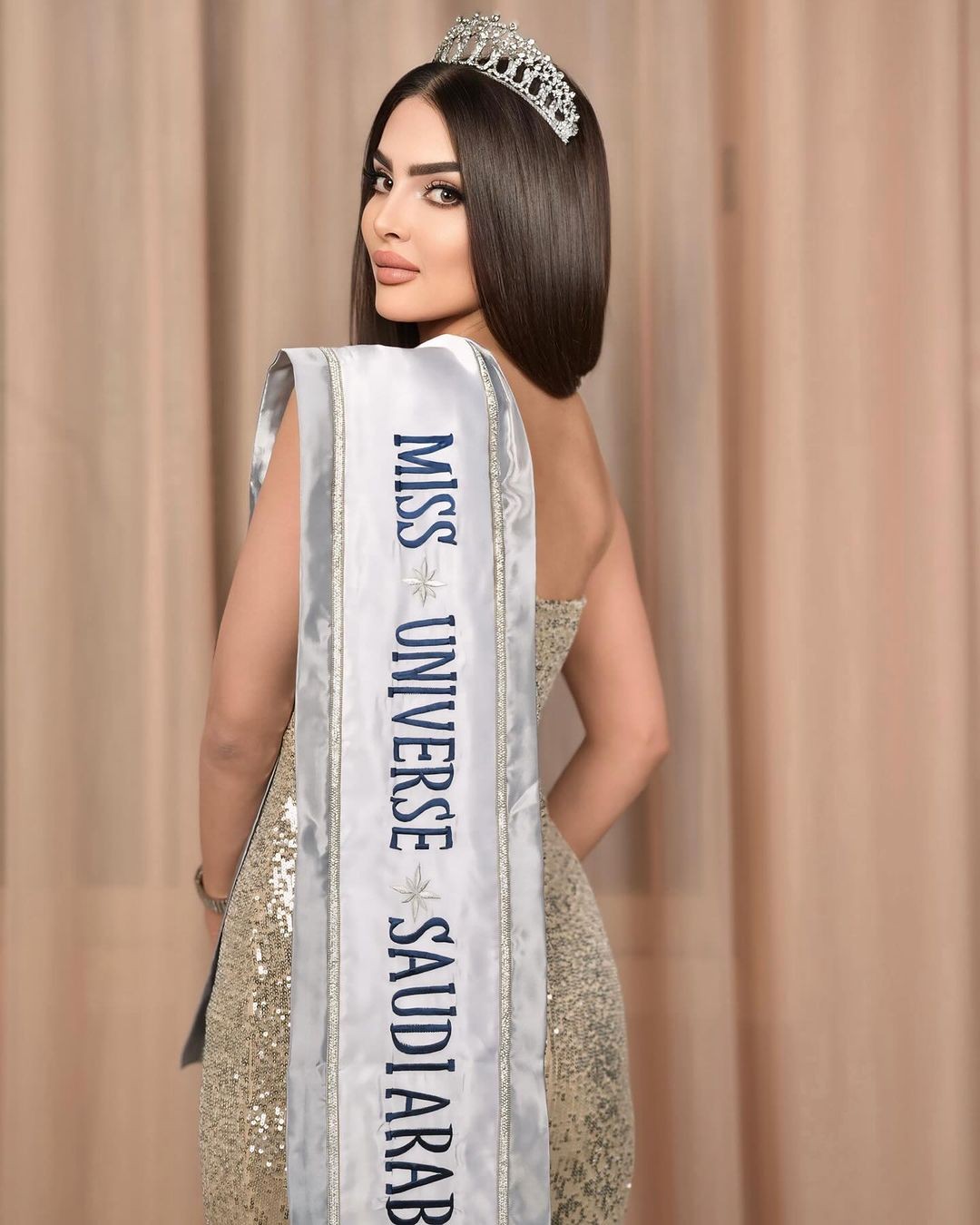 Nhan sắc gây tranh cãi của người đẹp Saudi Arabia đầu tiên thi Hoa hậu Hoàn vũ ảnh 3