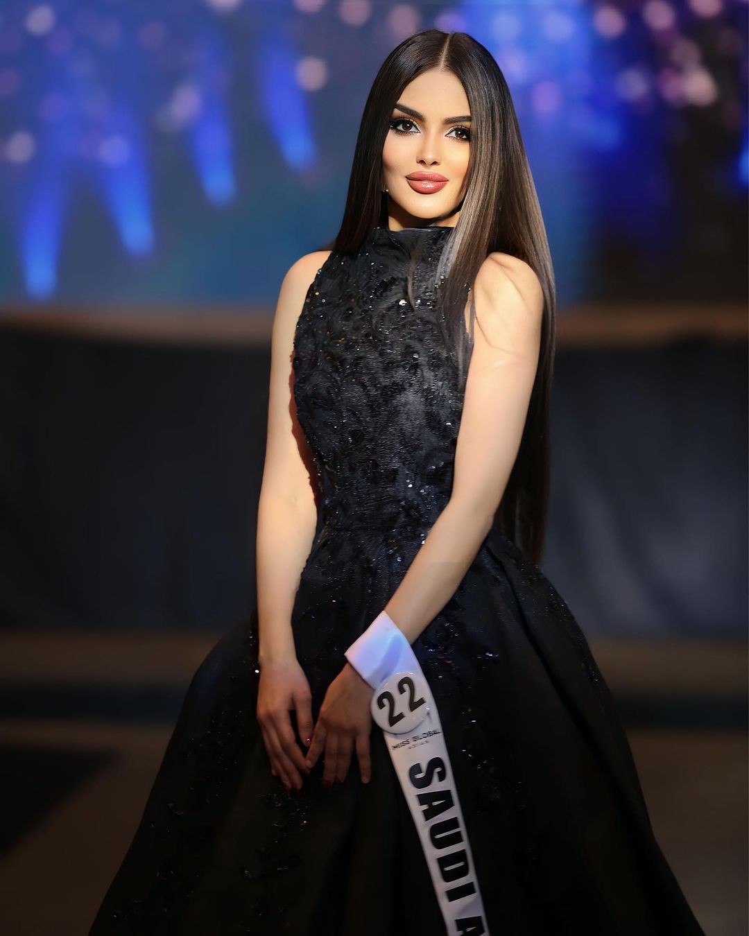Nhan sắc gây tranh cãi của người đẹp Saudi Arabia đầu tiên thi Hoa hậu Hoàn vũ ảnh 12