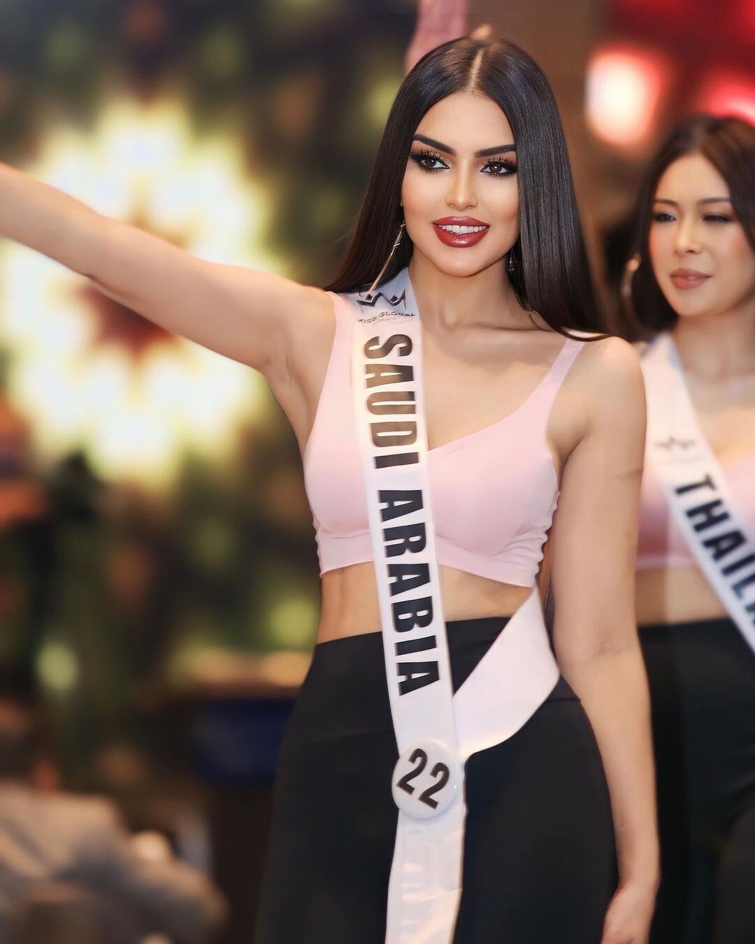 Nhan sắc gây tranh cãi của người đẹp Saudi Arabia đầu tiên thi Hoa hậu Hoàn vũ ảnh 14