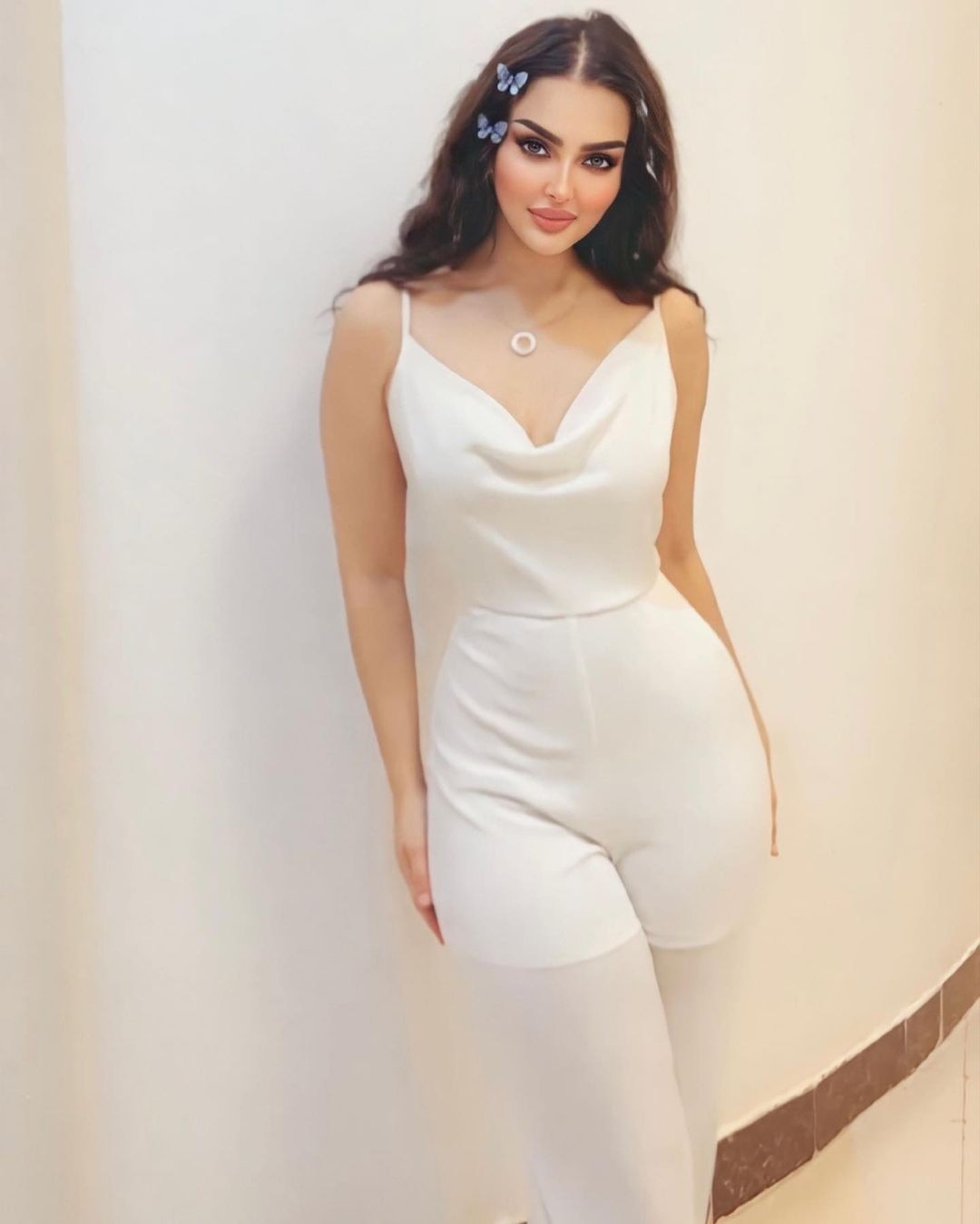 Nhan sắc gây tranh cãi của người đẹp Saudi Arabia đầu tiên thi Hoa hậu Hoàn vũ ảnh 23