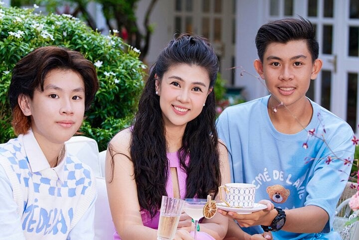 Kim Thư đã tìm lại được sự bình yên trong cuộc sống bên các con và thành công trong lĩnh vực kinh doanh của mình.