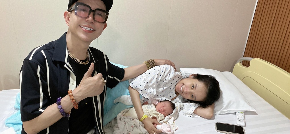 Ca sĩ Long Nhật: Từng ồn ào giờ viên mãn bên vợ con, làm ông ngoại tuổi 57 - 5 Ca sĩ Long Nhật: Từng ồn ào giờ viên mãn bên vợ con, làm ông ngoại tuổi 57 - 5
