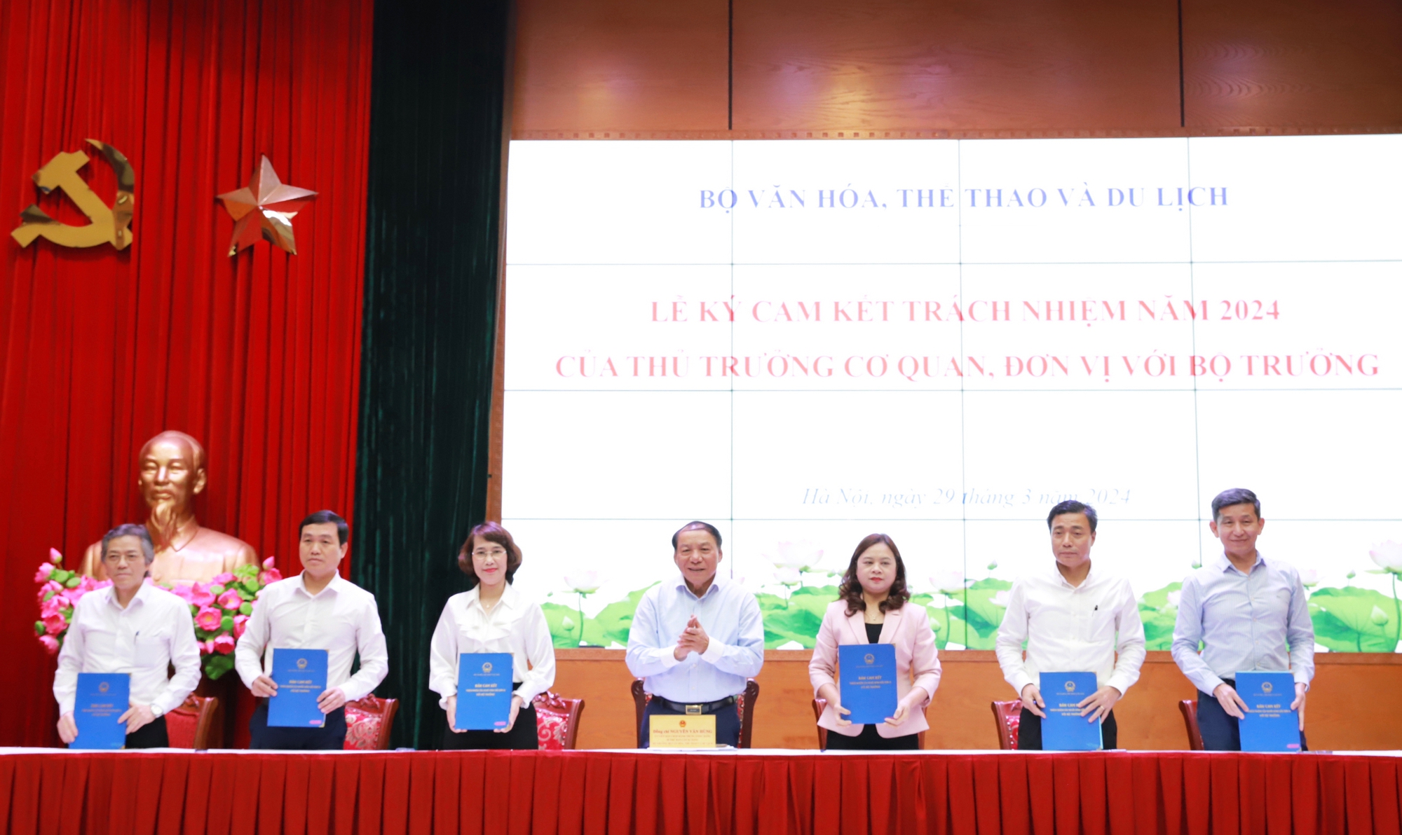 Thủ trưởng 25 cơ quan, đơn vị ký cam kết trách nhiệm với Bộ trưởng Bộ VHTTDL - Ảnh 5. Thủ trưởng 25 cơ quan, đơn vị ký cam kết trách nhiệm với Bộ trưởng Bộ VHTTDL - Ảnh 5.