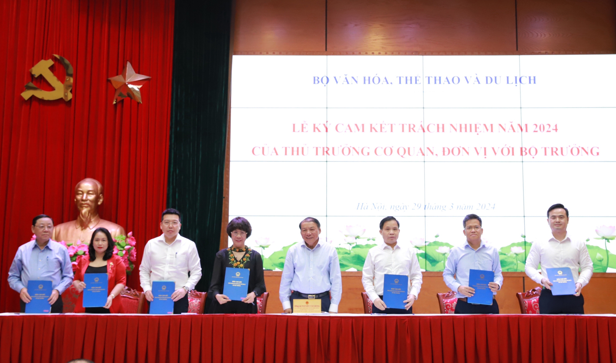 Thủ trưởng 25 cơ quan, đơn vị ký cam kết trách nhiệm với Bộ trưởng Bộ VHTTDL - Ảnh 6. Thủ trưởng 25 cơ quan, đơn vị ký cam kết trách nhiệm với Bộ trưởng Bộ VHTTDL - Ảnh 6.