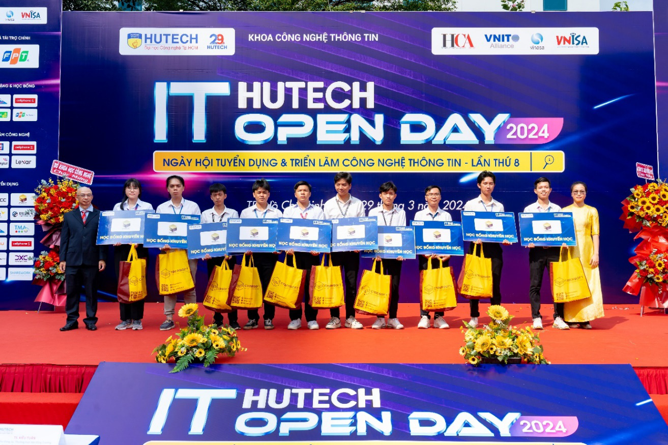 Sinh viên tham gia phỏng vấn tại HUTECH IT Open Day 2024- Ảnh 5. Sinh viên tham gia phỏng vấn tại HUTECH IT Open Day 2024- Ảnh 5.