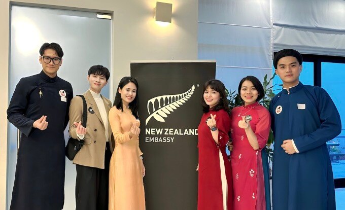 Nhật cùng các ứng viên Việt Nam giành học bổng Manaaki New Zealand Scholarship năm 2023. Ảnh: Nhân vật cung cấp