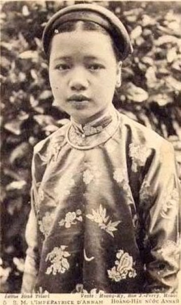 Chiêm ngưỡng nhan sắc bà hoàng, công chúa nổi tiếng nhất triều Nguyễn - Ảnh 1. Chiêm ngưỡng nhan sắc bà hoàng, công chúa nổi tiếng nhất triều Nguyễn - Ảnh 1.