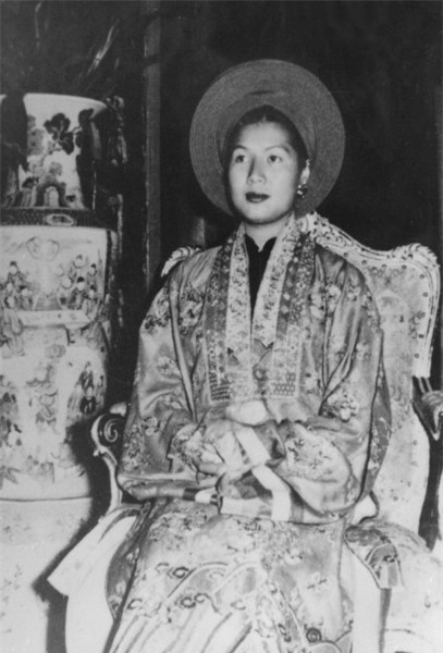 Chiêm ngưỡng nhan sắc bà hoàng, công chúa nổi tiếng nhất triều Nguyễn - Ảnh 12. Chiêm ngưỡng nhan sắc bà hoàng, công chúa nổi tiếng nhất triều Nguyễn - Ảnh 12.