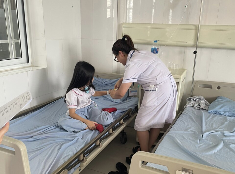 33 học sinh nghi ngộ độc thực phẩm tại Quảng Ninh đã xuất viện- Ảnh 2. 33 học sinh nghi ngộ độc thực phẩm tại Quảng Ninh đã xuất viện- Ảnh 2.