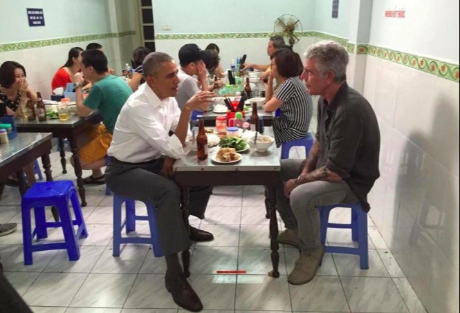 Ông Obama ngồi ăn bún chả Hà Nội được bạn đọc nhắc lại Ông Obama ngồi ăn bún chả Hà Nội được bạn đọc nhắc lại
